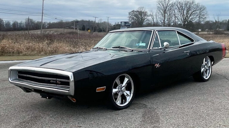 1970 Dodge Charger R/T with Powerful 494 Powertrain