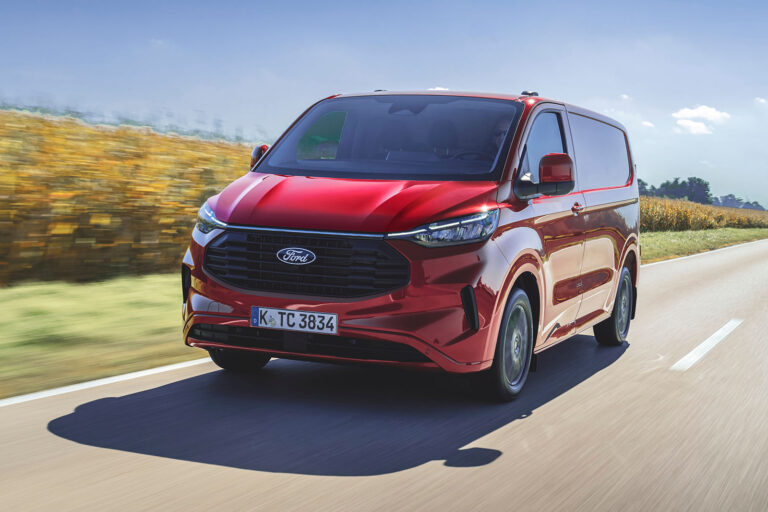 ford transit review 2023 01 tracking front