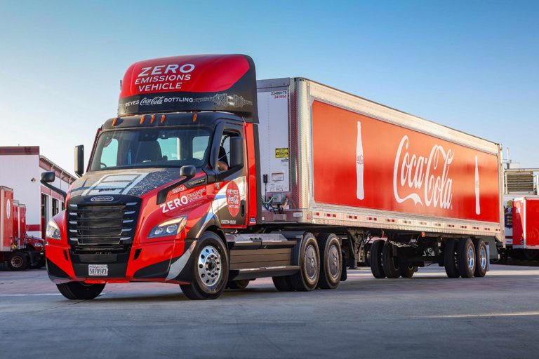 Daimler Truck delivers 20 eCascadias to Reyes Coca-Cola Bottling