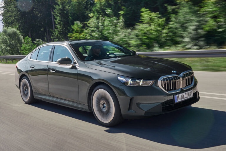 bmw 550e review 2024 01 tracking front