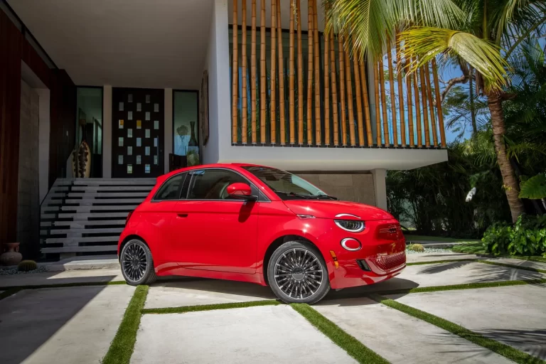 2024 Fiat 500e urban EV has its charm