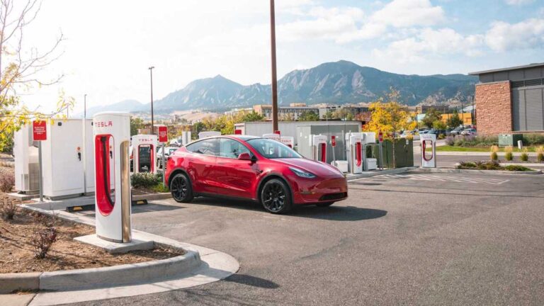 Here's How Many Public EV Chargers Are In The U.S. Right Now